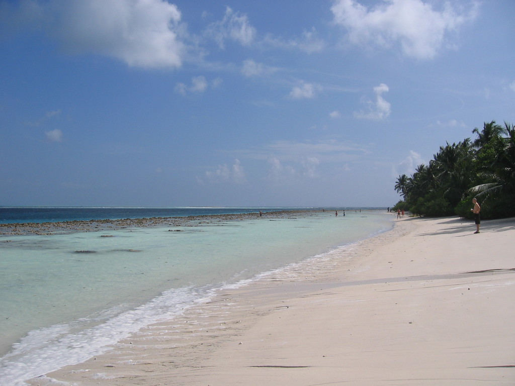 Vilamendhoo_Tsunami_2004_231.jpg